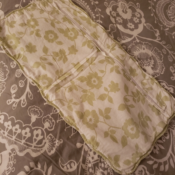 Victoria Hill Botanical Lumbar Pillow Case - Picture 4 of 5